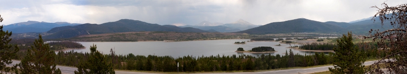 [A panoramic view of the land and mountains surrounding Lake Dillon.]