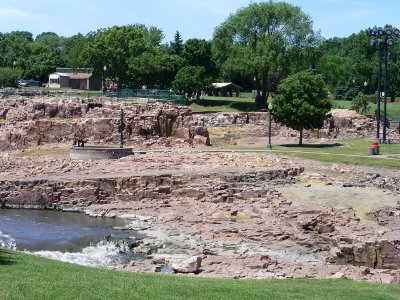 [Another view of the rock near the falls highlighting its pinkish color.]