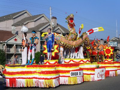 [Chinese acrobats who perform the show.]